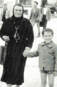 Quelques remedes de ma grand mére, Augustine Trebern Yarric et moi Jean Yarric à ses cotés. Ma grand mere